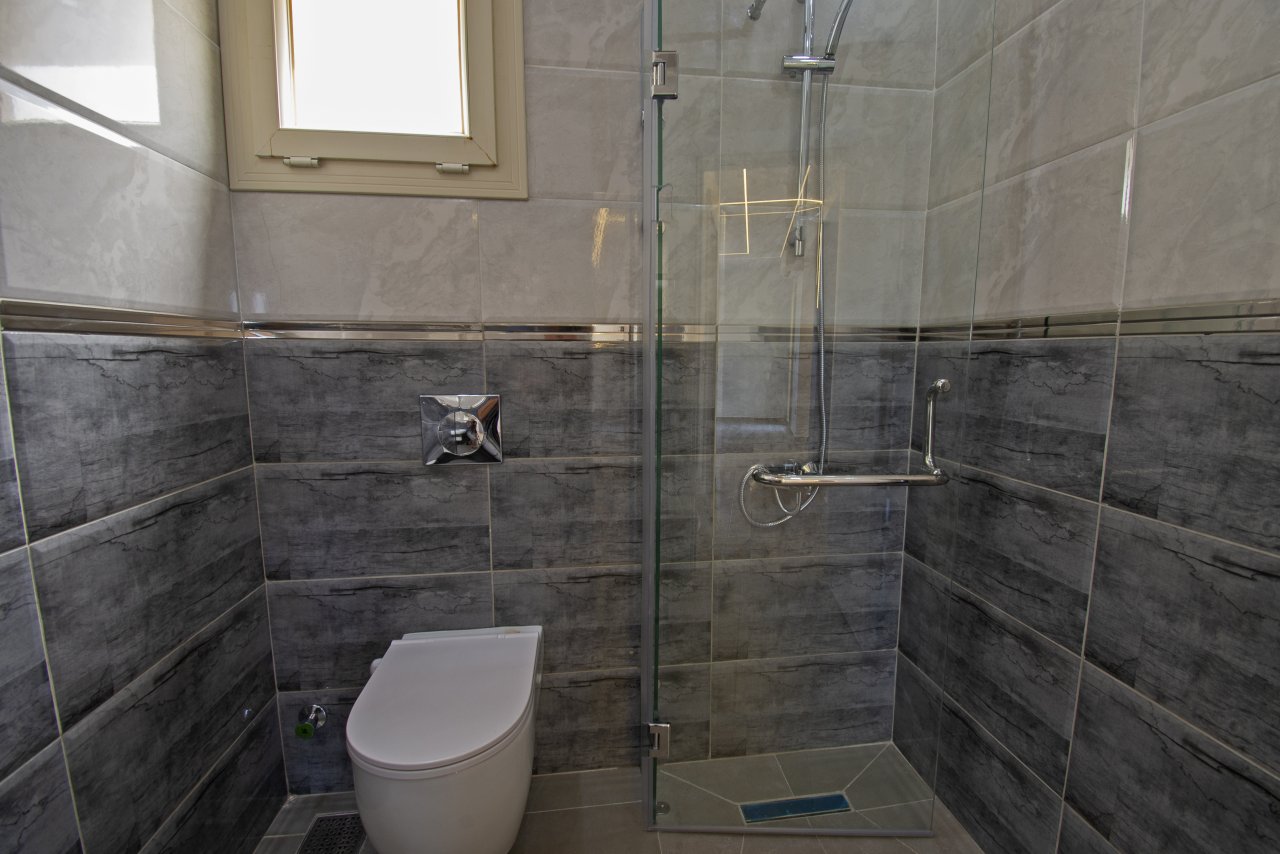 Exklusives Apartment auf 2 Etagen + Balkon in MAKADI HEIGHTS