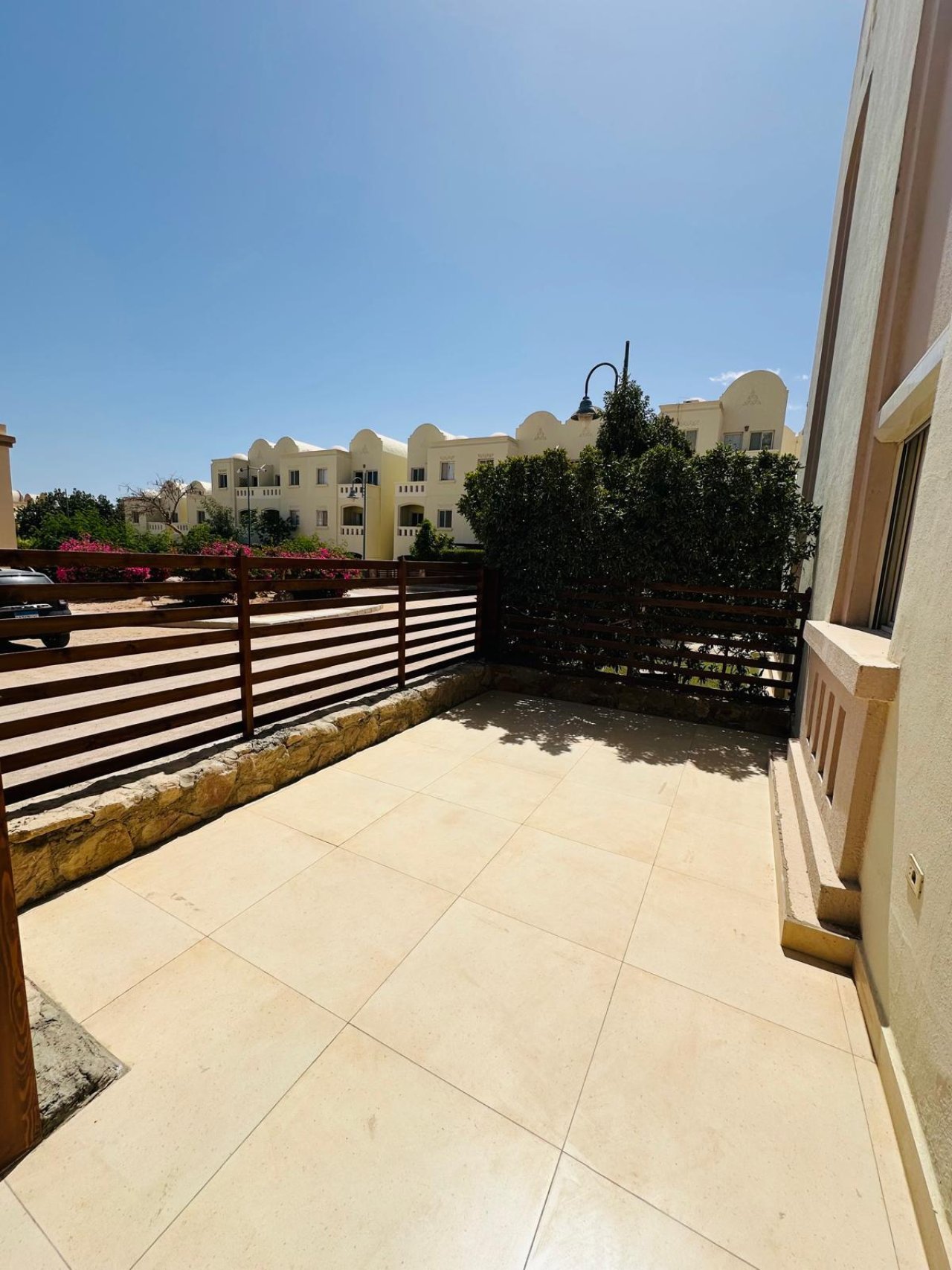Terrasse links 